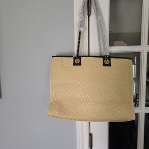 Elegant Tan Tote Bag 16W 11L